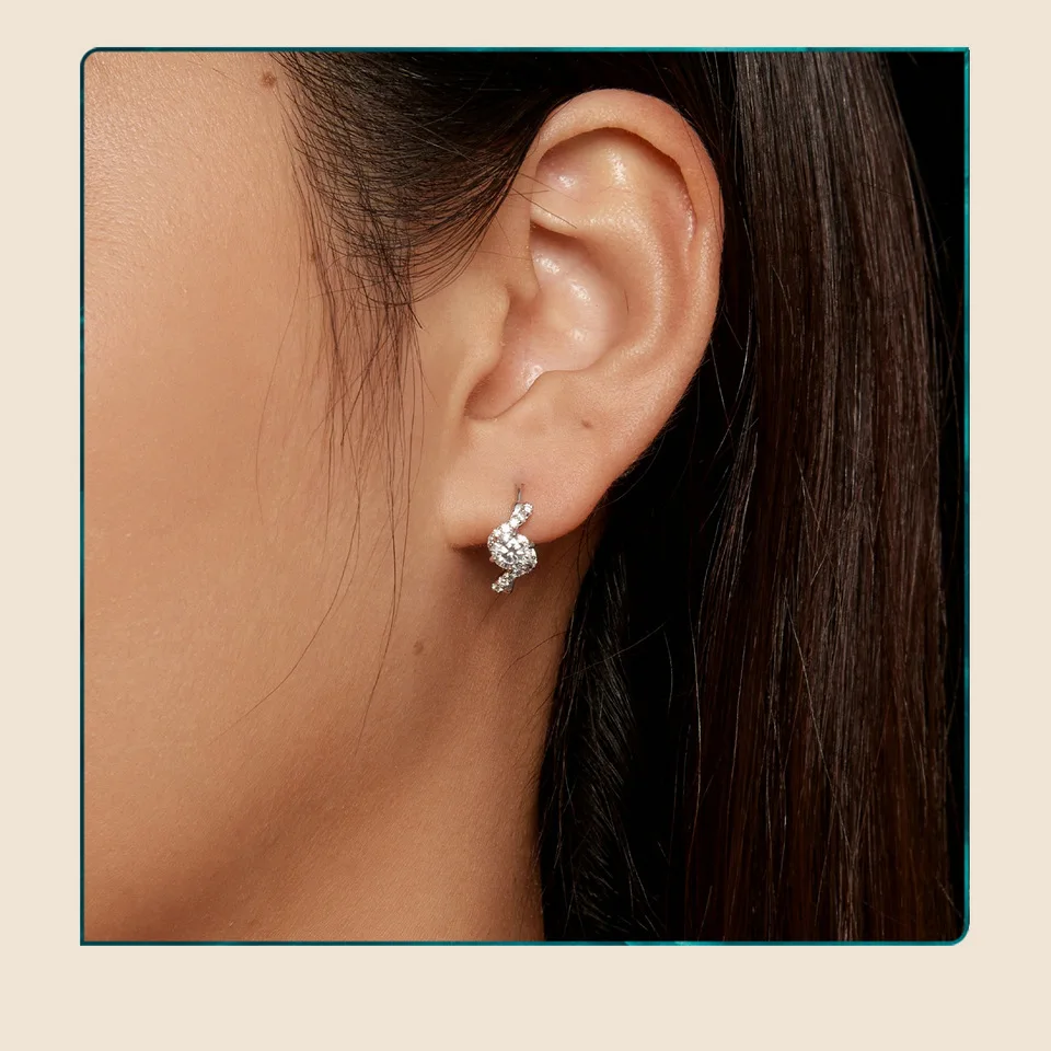 BAMOER Twisted Wave Hoop Earrings, 925 Sterling Silver Elegant Dazzling Moissanite Ear Buckles for Women Engagement Jewelry Gift